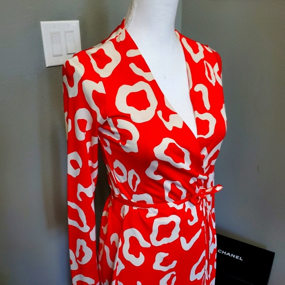 Diane Von Furstenberg Dresses & Skirts - DVF hot pink coral white cheetah print wrap dress